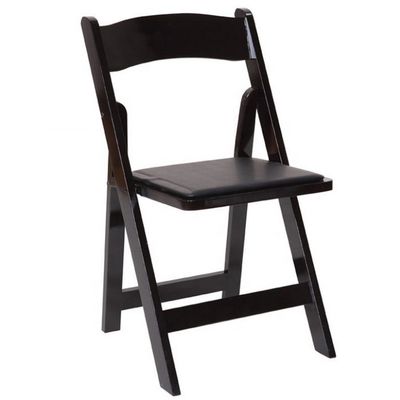 Cadeiras de madeira dobradas com almofadas elegantes e funcionais para qualquer ocasião