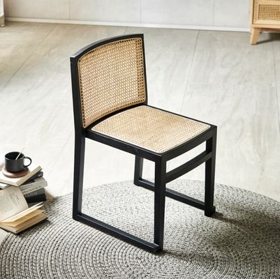 Mobiliário de sala de jantar Cadeira de banquete de madeira maciça moderna Cadeira de ratão empilhável