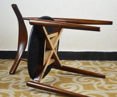 Cadeira de jantar de estilo japonês de luxo de perna de madeira com assento de couro de PU moderno e madeira clássica