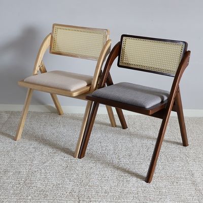 Cadeira de madeira dobrável para restaurantes Cadeiras de jantar de rotão durável de cor natural/nozes