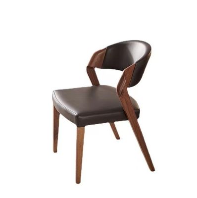 Mobiliário de sala de estar Cadeira de jantar de madeira maciça com desenhos personalizados e almofada de couro PU