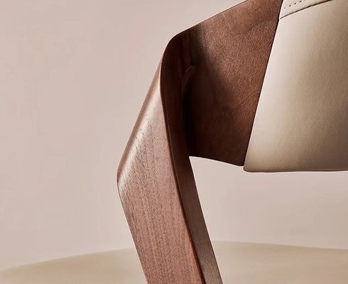 Mobiliário de sala de estar Cadeira de jantar de madeira maciça com desenhos personalizados e almofada de couro PU