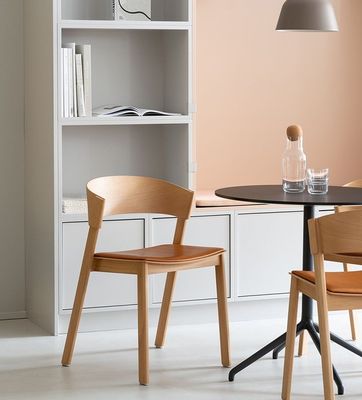 Desenhos personalizados Cadeira de jantar em madeira empilhável para restaurante de hotel em design moderno