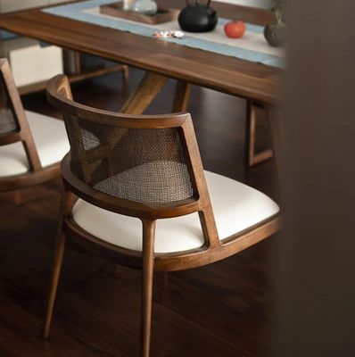 Mobiliário de Sala de Jantar Luxo Rattan Madeira Sólida PU Leather Seat Cadeira de Jantar Para Restaurante com e OEM Serviço Aceito