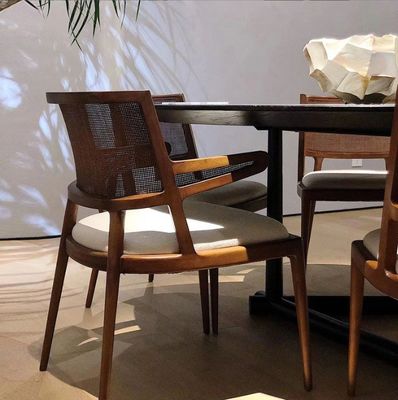 Mobiliário de Sala de Jantar Luxo Rattan Madeira Sólida PU Leather Seat Cadeira de Jantar Para Restaurante com e OEM Serviço Aceito