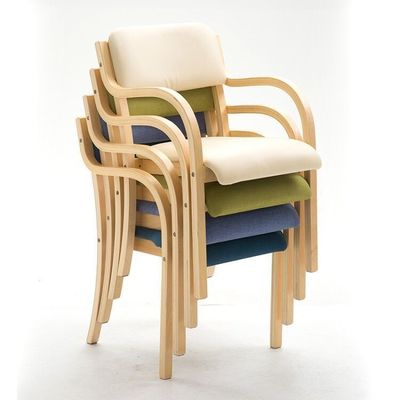 Cadeira de mesa em madeira natural maciça empilhável para eventos Cadeira de madeira acabamento lacado