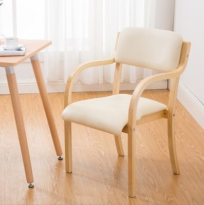 Cadeira de mesa em madeira natural maciça empilhável para eventos Cadeira de madeira acabamento lacado