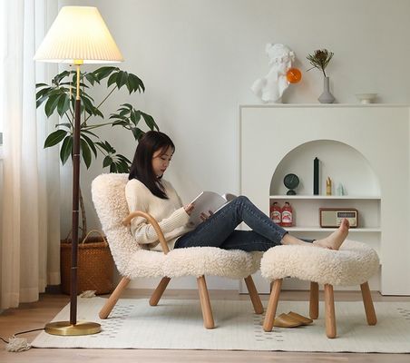 Assento de braço Nordic Lounge Sofá de madeira Cadeira de lazer Madeira maciça Cadeira de sofá de lã de cordeiro artificial com apoio de braço Desenhos personalizados