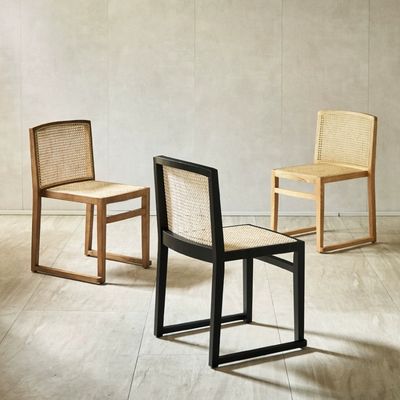 Embalagem de correio Cadeira de jantar de madeira sólida resistente com design moderno e rotinoso empilhável