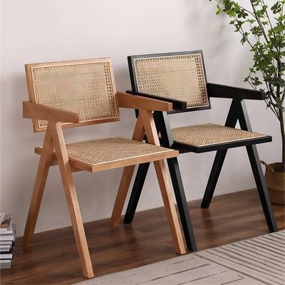 Cadeira de braço com design moderno