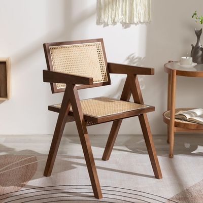 Cadeira de braço com design moderno