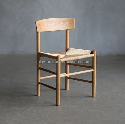 Cadeira de jantar de madeira maciça com traseiro redondo e baixo Cadeira de rotão com conceito de design moderno e tradicional