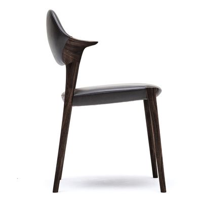 Melhore o seu espaço de refeição com cadeira de refeição italiana moderna de madeira maciça braços em couro preto / marrom ou veludo de pele de veado