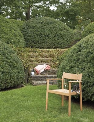 Cadeira estofada de madeira para adega de vinhos e experiência gastronómica elegante