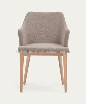 Cadeiras de jantar revestidas com tecido nórdico de madeira Mobiliário de cozinha minimalista com cores personalizadas e design nórdico de luxo