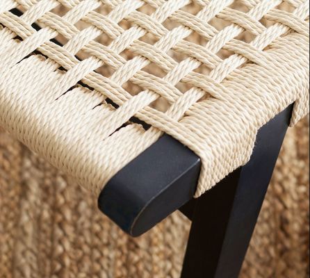 Cadeira de sala de estar de madeira maciça de madeira moderna para sofisticação no design nórdico