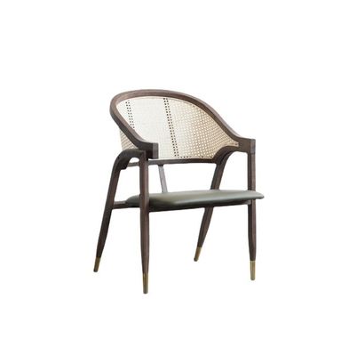 A cadeira de jantar com estrutura de madeira de ashwood a combinação perfeita de resistência e estilo