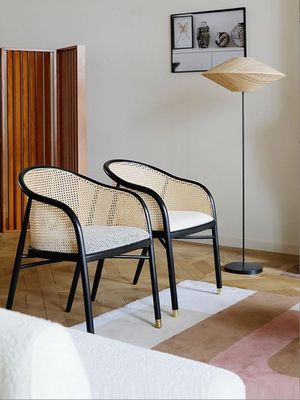 Poltrona chique simples de couro PU / tecido e rotão Refeição Mobiliário de sala de estar Restaurante Cobertura estilo japonês Cadeira de madeira moderna