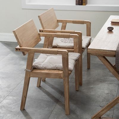 Cadeira de jantar de design japonês Cadeira de restaurante moderna de madeira maciça com apoio de braço e material de cobertura de madeira de borracha