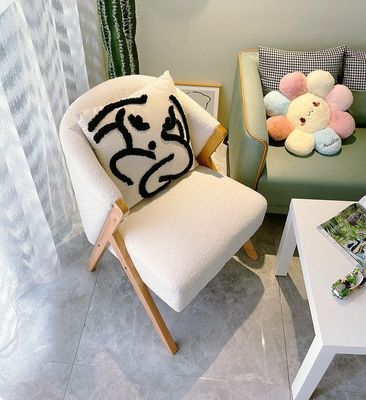 Apartamento Mobiliário de sala de estar Cadeira moderna de madeira nórdica com lã de cordeiro de veludo e sofá de madeira em design de hotel