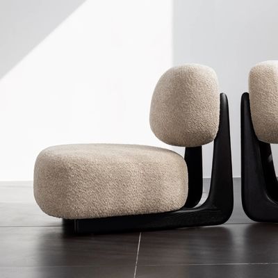 Madeira maciça Lounge de lazer Tecido Mobiliário de sala de estar Sofá Cadeira nórdica 50pcs Sofá de madeira moderna Cadeira estofada Cadeira