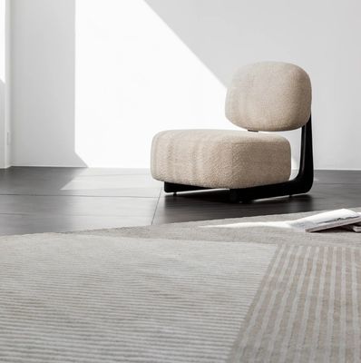 Madeira maciça Lounge de lazer Tecido Mobiliário de sala de estar Sofá Cadeira nórdica 50pcs Sofá de madeira moderna Cadeira estofada Cadeira