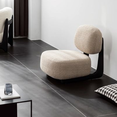 Madeira maciça Lounge de lazer Tecido Mobiliário de sala de estar Sofá Cadeira nórdica 50pcs Sofá de madeira moderna Cadeira estofada Cadeira