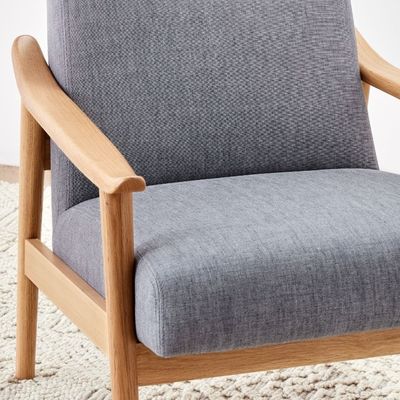 Adicione conforto e elegância à sua sala de estar com a cadeira de sofá de madeira W67*D79*H78 CM