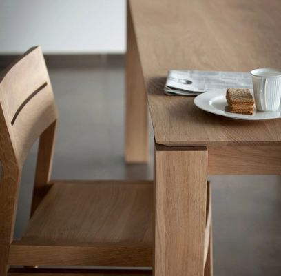 Casa Móveis Mesa de jantar de madeira maciça em cor natural para sala de jantar moderna