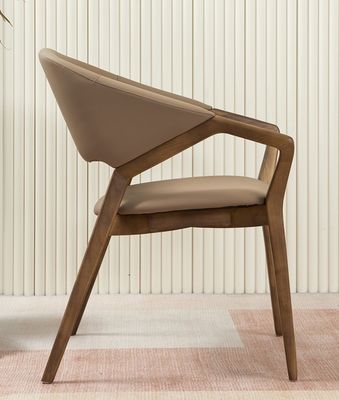 2023 Design Moderno Madeira Sólida PU Leather Sala de Jantar Arm Chair para Cafés Adicionar encanto ao seu restaurante