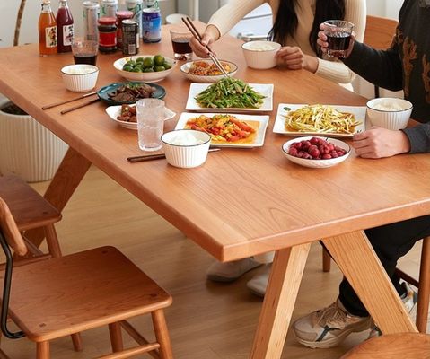 Sala de mesa de madeira sólida e cadeiras para restaurante conjunto de madeira retangular de mesa de jantar em design moderno