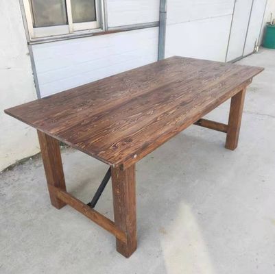 Tabela de jantar de madeira maciça com design moderno e construção robusta