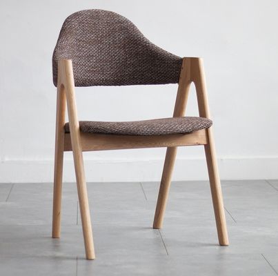 Embalagem de correio Estilo nórdico Artista de tecido Casa lazer Cadeira de jantar de madeira maciça com moldura de madeira de borracha