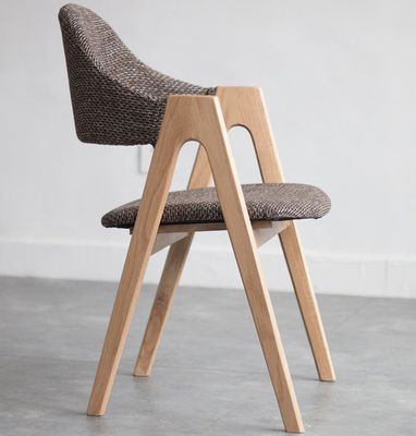 Embalagem de correio Estilo nórdico Artista de tecido Casa lazer Cadeira de jantar de madeira maciça com moldura de madeira de borracha