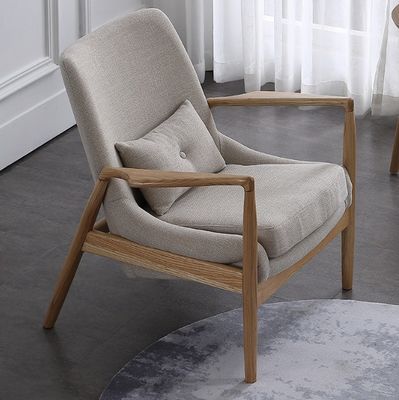 Mobiliário de sala de estar Cadeiras de madeira resistentes Sofá com braços e almofadas estofados