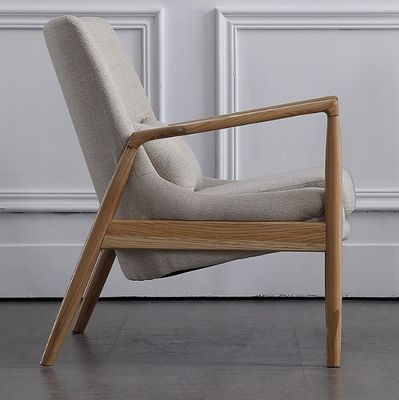 Mobiliário de sala de estar Cadeiras de madeira resistentes Sofá com braços e almofadas estofados