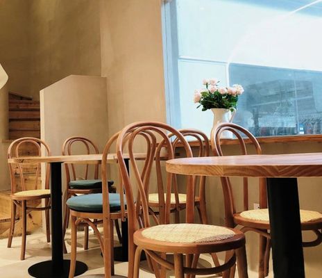 Moderno estilo simples mesa de jantar conjunto para edifício de escritório mesa de restaurante de madeira maciça