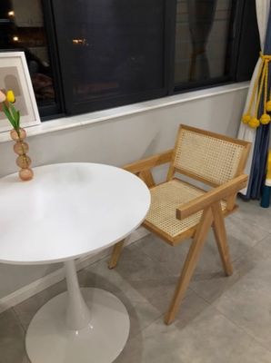 Cadeira de madeira maciça com rotão para móveis de sala de jantar de estilo moderno