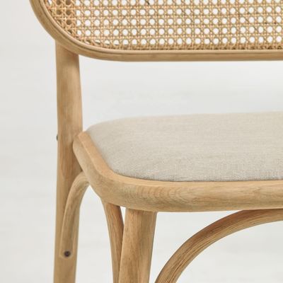 Mobiliário de sala de jantar Cadeira de jantar de tecido de linho branco com almofada e encosto curvo Cor de noz Madeira em cor personalizada