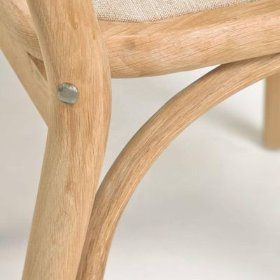 Mobiliário de sala de jantar Cadeira de jantar de tecido de linho branco com almofada e encosto curvo Cor de noz Madeira em cor personalizada