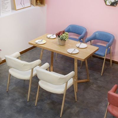 Cadeira de assento macio de estilo moderno para sala de estar e hotel Cadeira de jantar de madeira maciça de madeira de design moderno