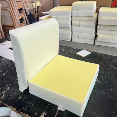 Sala de estar Accent Arm Chair Cadeira de madeira nórdica moderna com lã de cordeiro de veludo Mobiliário de design de hotel em branco/preto/amarelo