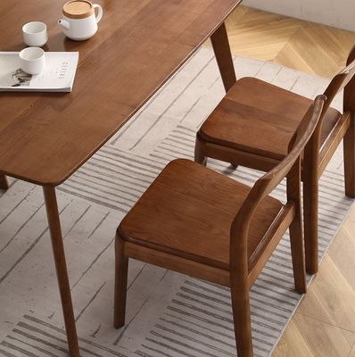 Cadeira de jantar de madeira maciça de estilo clássico moderno marrom para assentos de restaurante em marrom