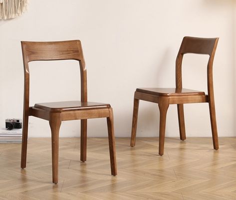 Cadeira de jantar de madeira maciça de estilo clássico moderno marrom para assentos de restaurante em marrom