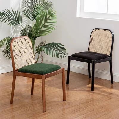 Cadeira de refeição de madeira maciça de Rattan Natural Moderna Cadeira de refeição de restaurante Mobiliário de sala de jantar Cadeira de refeição específica