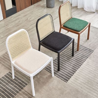 Cadeira de refeição de madeira maciça de Rattan Natural Moderna Cadeira de refeição de restaurante Mobiliário de sala de jantar Cadeira de refeição específica