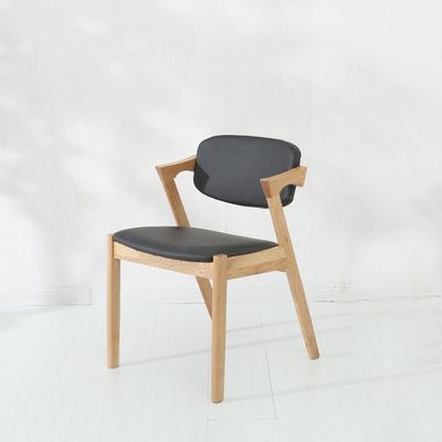 Cadeira nórdica de cor natural Cadeira de jantar moderna de madeira maciça para restaurante