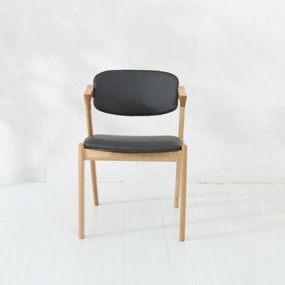 Cadeira nórdica de cor natural Cadeira de jantar moderna de madeira maciça para restaurante