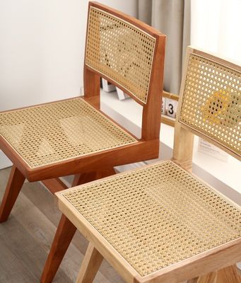 Assento suave de madeira de borracha Design moderno Cadeira de sala de jantar de rotão de madeira para sala de estar e hotel