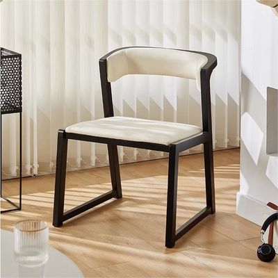 Cadeira de jantar de madeira de borracha personalizável para restaurante Design moderno e durável